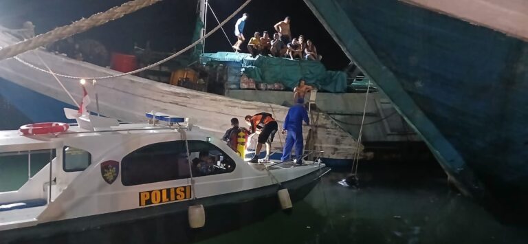 Mobil Terjun ke Laut di Dermaga Plantar II Tanjungpinang, Pengendara Meninggal Dunia