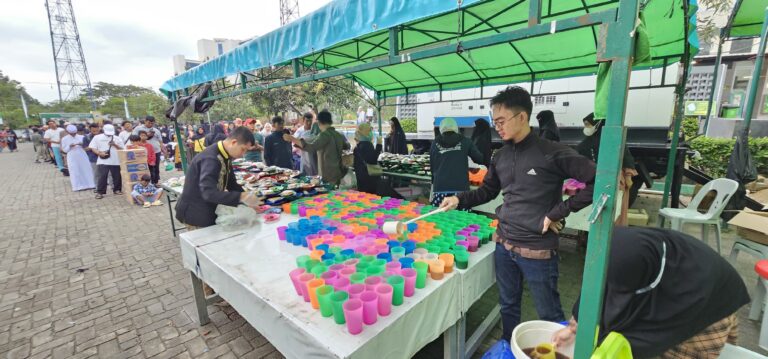 Bukber Ramadhan di Masjid Bukit Indah Sukajadi Dijubeli Warga Muslim