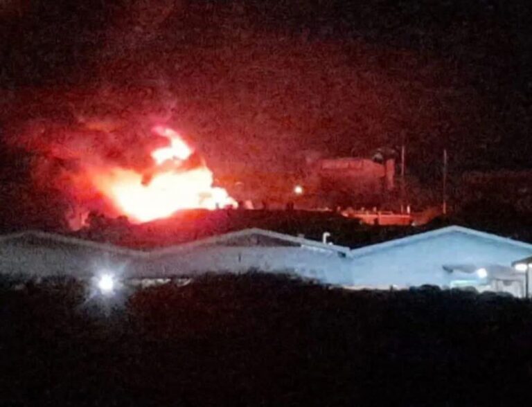 Senin Malam, PT Desa Air Cargo di Kabil Batam Terbakar Hebat