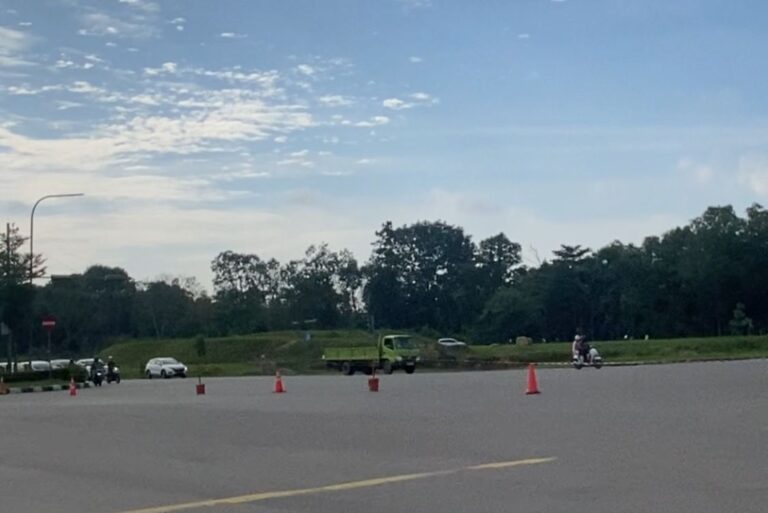 Lampu Merah Padam di Simpang Kepri Mall, Lalu Lintas Dialihkan
