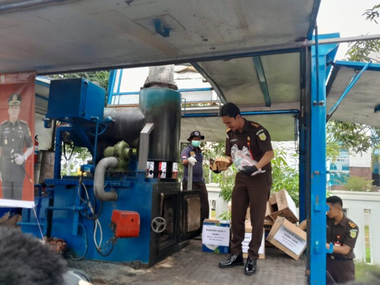 Kejari Batam Musnahkan Barang Bukti dari 247 Perkara Narkotika