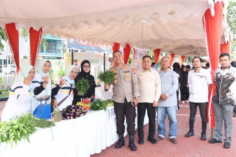Polres Karimun Hadirkan Pasar Murah, Warga Bisa Belanja Hemat