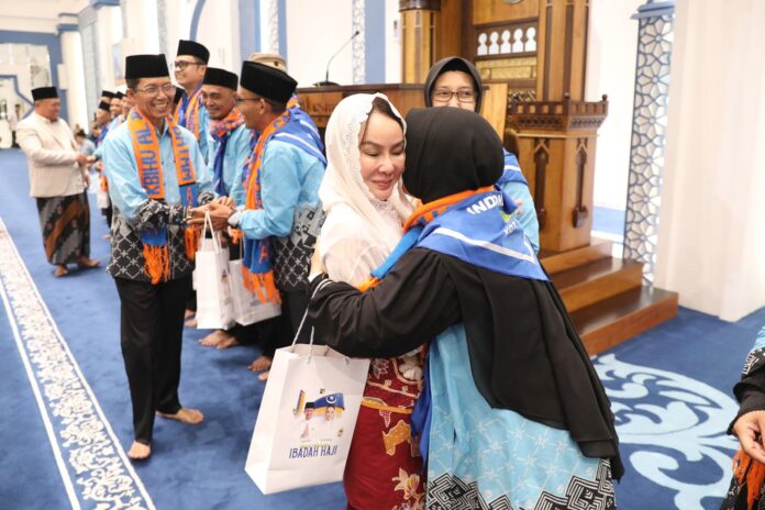 Amsakar Achmad Berangkat Haji Bersama Kloter 25 Amsakar Achmad Berangkat Haji Bersama Kloter 25