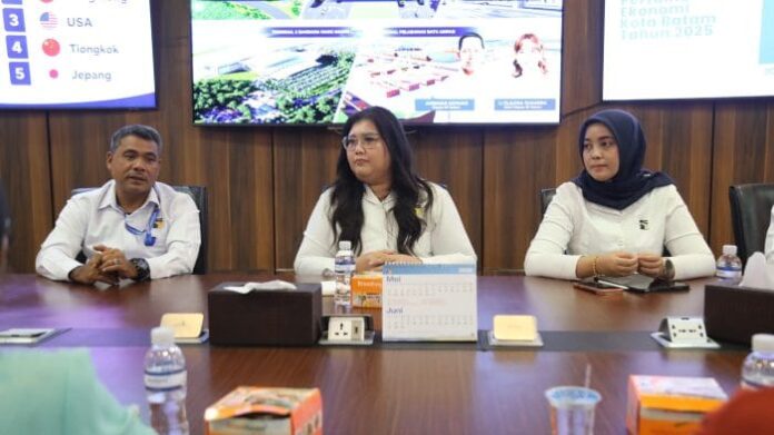 BP Batam Tunda Bongkar Lapak UMKM Mega Legenda BP Batam Tunda Bongkar Lapak UMKM Mega Legenda