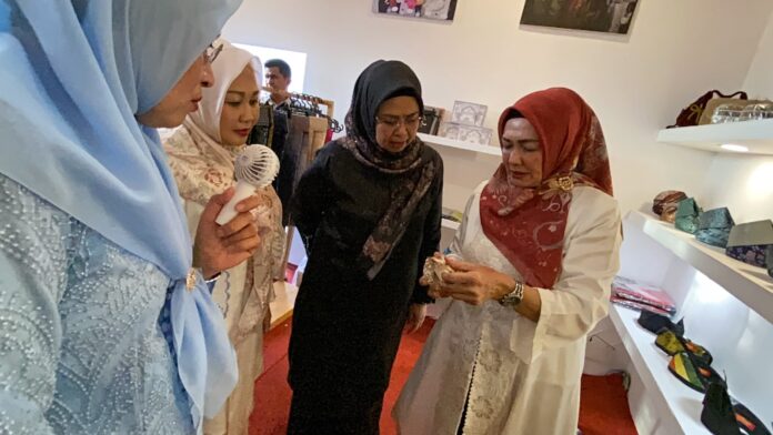 Dewi Kumalasari Buka Bazar MTQ XII Kepri Dewi Kumalasari Buka Bazar MTQ XII Kepri