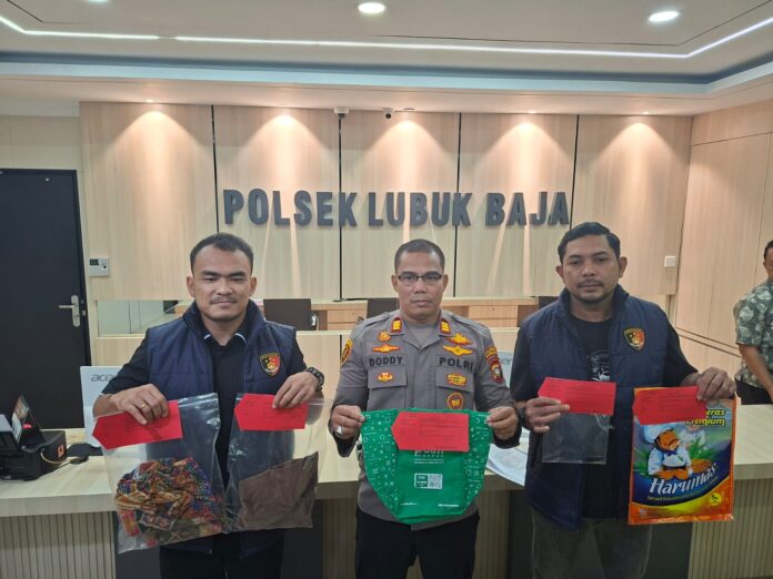 Polsek Lubuk Baja Ungkap Kasus Bayi dalam Karung di Batam Polsek Lubuk Baja Ungkap Kasus Bayi dalam Karung di Batam