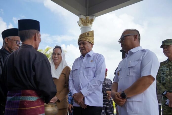 Wagub Kepri Sambut Menko Polkam di Natuna Wagub Kepri Sambut Menko Polkam di Natuna
