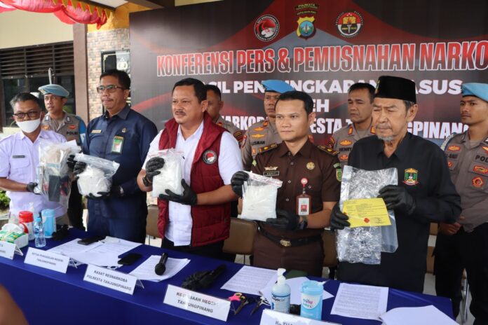 Polresta Tanjungpinang Musnahkan 2,8 Kg Sabu Polresta Tanjungpinang Musnahkan 2,8 Kg Sabu
