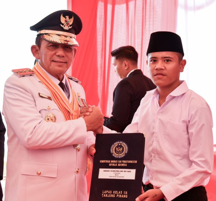 Gubernur Ansar Serahkan Remisi HUT RI ke-81 di Kepri Gubernur Ansar Serahkan Remisi HUT RI ke-81 di Kepri