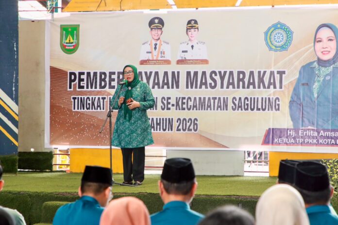Erlita Amsakar Ajak Warga Batam Bijak Sosmed Erlita Amsakar Ajak Warga Batam Bijak Sosmed