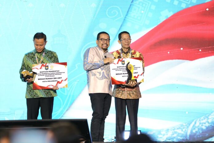 Batam Raih Penghargaan Program 3 Juta Rumah Batam Raih Penghargaan Program 3 Juta Rumah