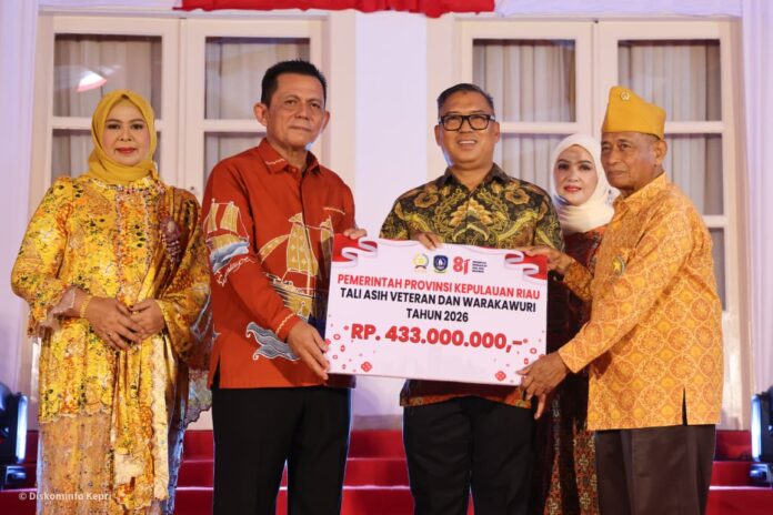 Gubernur Ansar Hadiri Malam Ramah Tamah HUT RI ke-81 Gubernur Ansar Hadiri Malam Ramah Tamah HUT RI ke-81