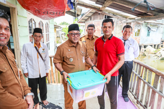Wako Lis Tinjau Korban Puting Beliung Tanjungpinang Wako Lis Tinjau Korban Puting Beliung Tanjungpinang