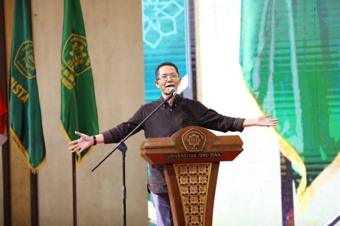 Amsakar Beri Kuliah Umum di Universitas Ibnu Sina Batam Amsakar Beri Kuliah Umum di Universitas Ibnu Sina Batam
