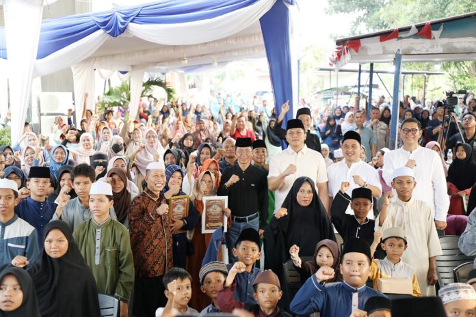 Pemko Batam & PSSI Bagikan 1.000 Paket Beras Pemko Batam & PSSI Bagikan 1.000 Paket Beras