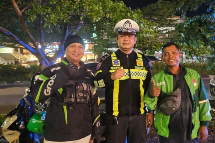 Satlantas Polresta Barelang Imbau Ojol Waspada Asap Satlantas Polresta Barelang Imbau Ojol Waspada Asap